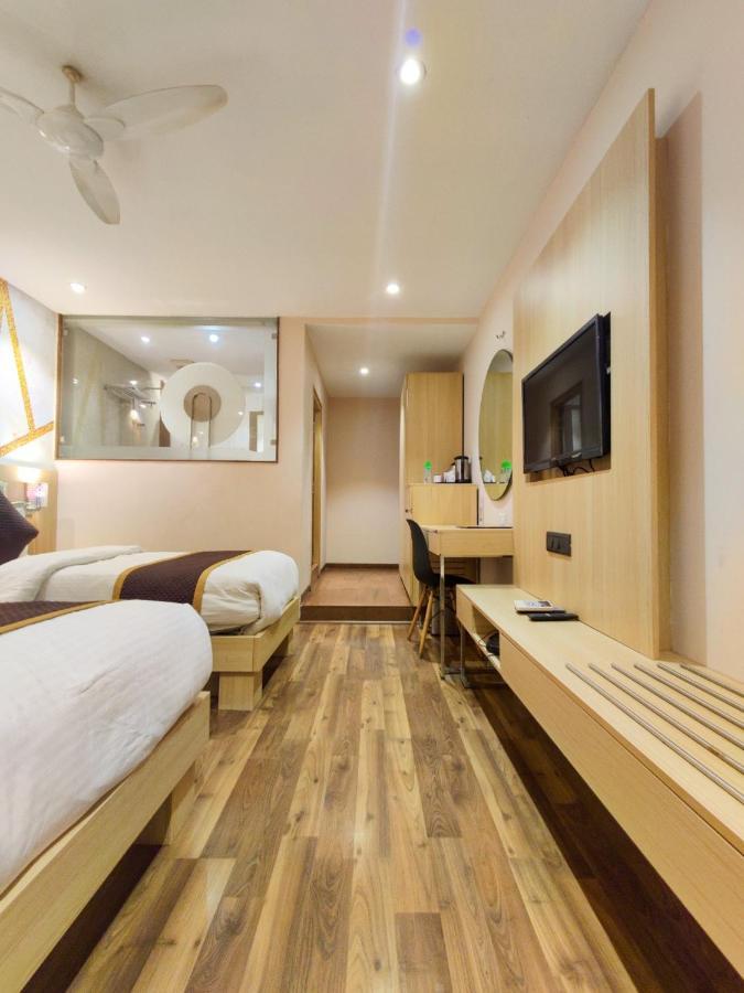 Hotel Sadbhav Villa Surat Exteriör bild